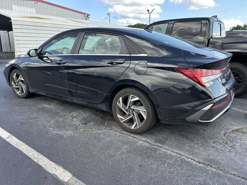 Used 2025 Hyundai Elantra Limited w/ Cargo Package FWD image 2