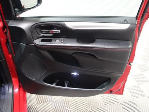 Used 2016 Dodge Grand Caravan R/T FWD image 20
