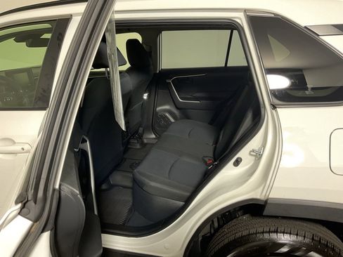 Used 2021 Toyota RAV4 LE image 28