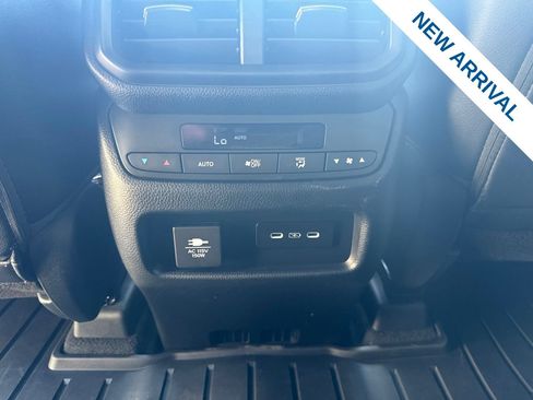 Used 2025 Honda Pilot TrailSport image 16