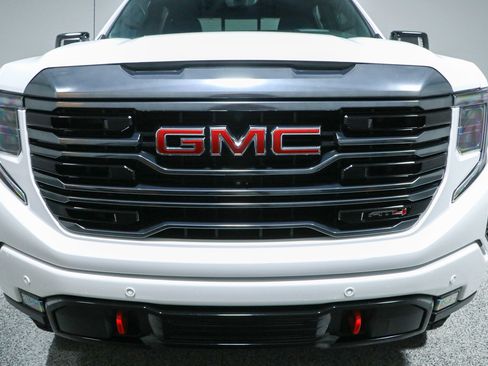 Used 2024 GMC Sierra 1500 AT4 w/ Technology Package AWD/4WD image 5
