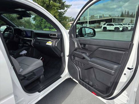 Certified 2025 Toyota Tacoma SR5 AWD/4WD image 10