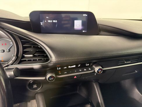 Used 2024 MAZDA MAZDA3 s FWD image 15
