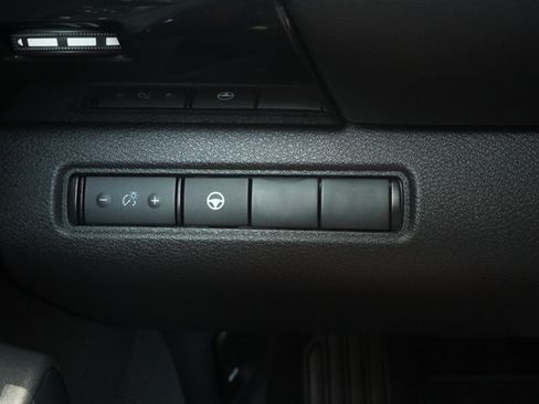 Used 2024 Nissan Pathfinder SV FWD image 7