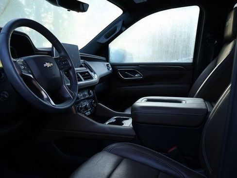 Used 2024 Chevrolet Suburban High Country w/ Premium Package image 9