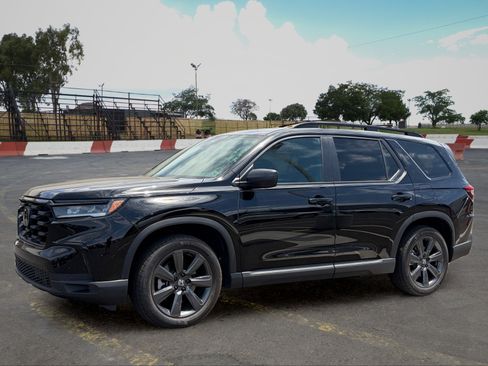 Used 2025 Honda Pilot Sport image 5