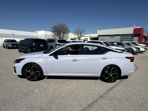 Used 2024 Nissan Altima 2.5 SR image 11
