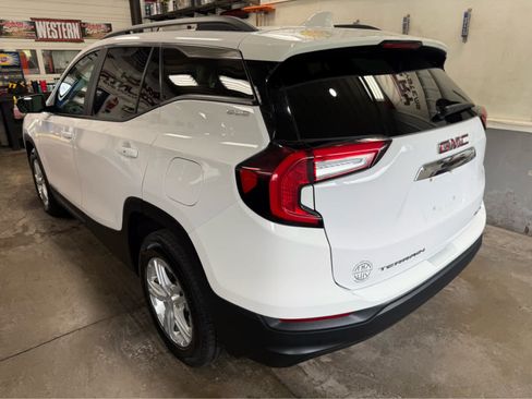 Used 2022 GMC Terrain SLE w/ Driver Convenience Package AWD/4WD image 8
