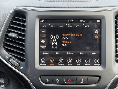Used 2023 Jeep Cherokee Altitude Lux AWD/4WD image 16