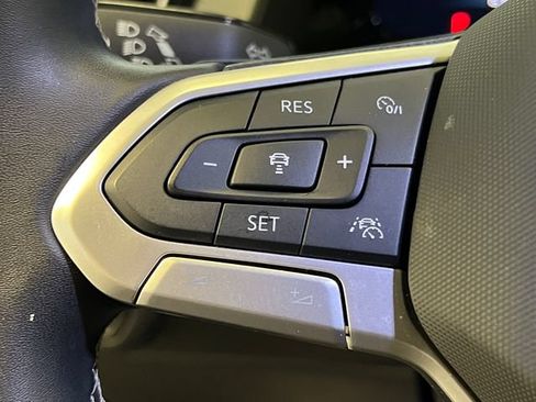 Certified 2024 Volkswagen Atlas Cross Sport SE FWD image 20