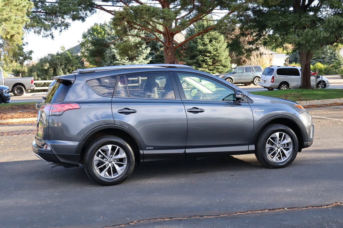 Used 2018 Toyota RAV4 XLE w/ Convenience Package AWD/4WD image 4