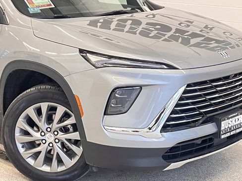 Used 2025 Buick Enclave Preferred image 37