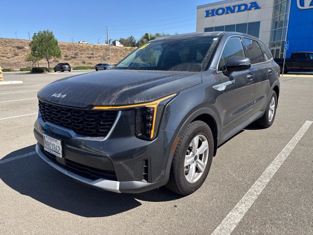 Used 2025 Kia Sorento LX FWD image 2