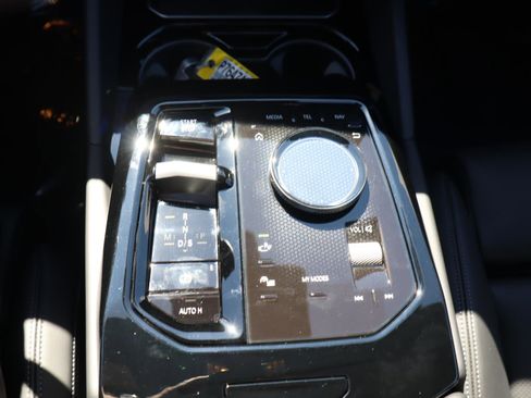 Used 2025 BMW 530i w/ Premium Package image 11