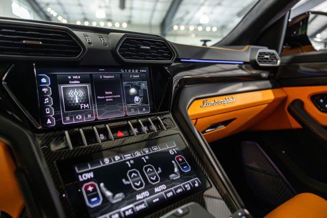 Used 2022 Lamborghini Urus AWD/4WD image 15