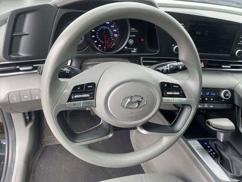 Used 2023 Hyundai Elantra SEL FWD image 13