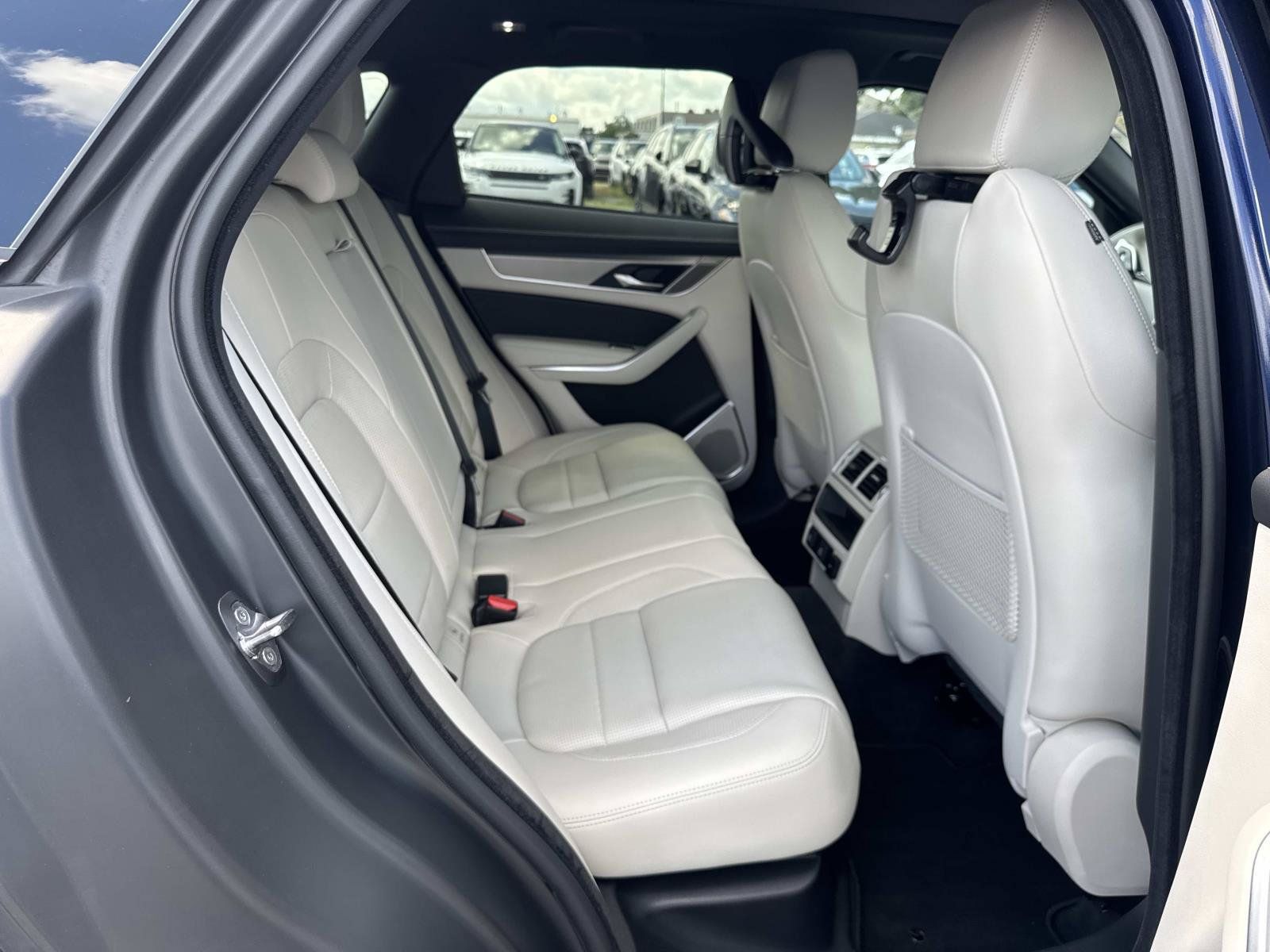 Used 2026 Jaguar F-PACE R-Dynamic S AWD/4WD image 9