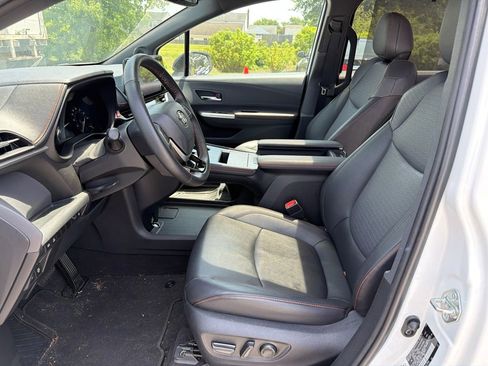 Used 2021 Toyota Sienna XSE w/ XSE Plus Package FWD image 13