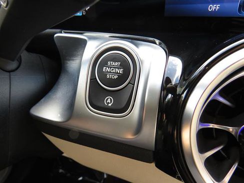 Used 2025 Mercedes-Benz GLB 250 4MATIC image 15