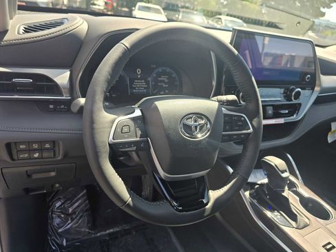 New 2026 Toyota Highlander Platinum AWD/4WD image 27