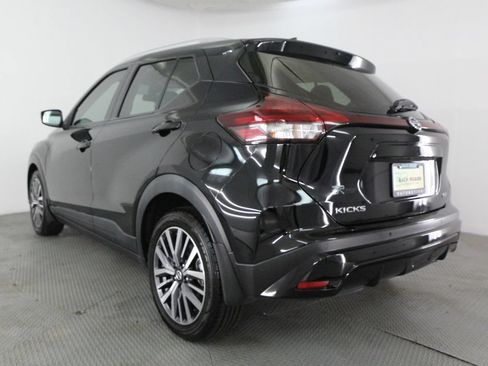 Used 2021 Nissan Kicks SV FWD image 7