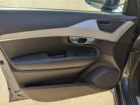 Certified 2025 Volvo XC90 B5 Core image 9