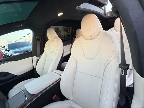 Used 2023 Tesla Model X image 10