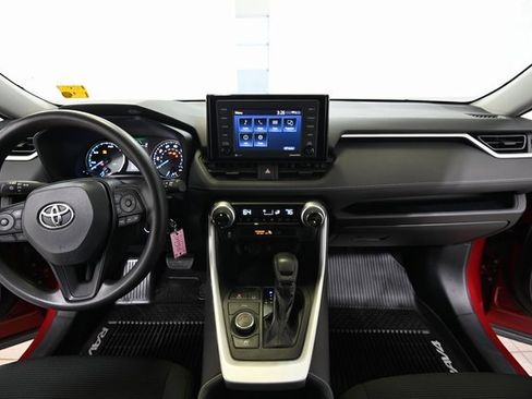 Used 2020 Toyota RAV4 LE image 2