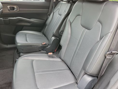 Used 2022 Kia Sorento EX w/ Panoramic Sunroof Package FWD image 6