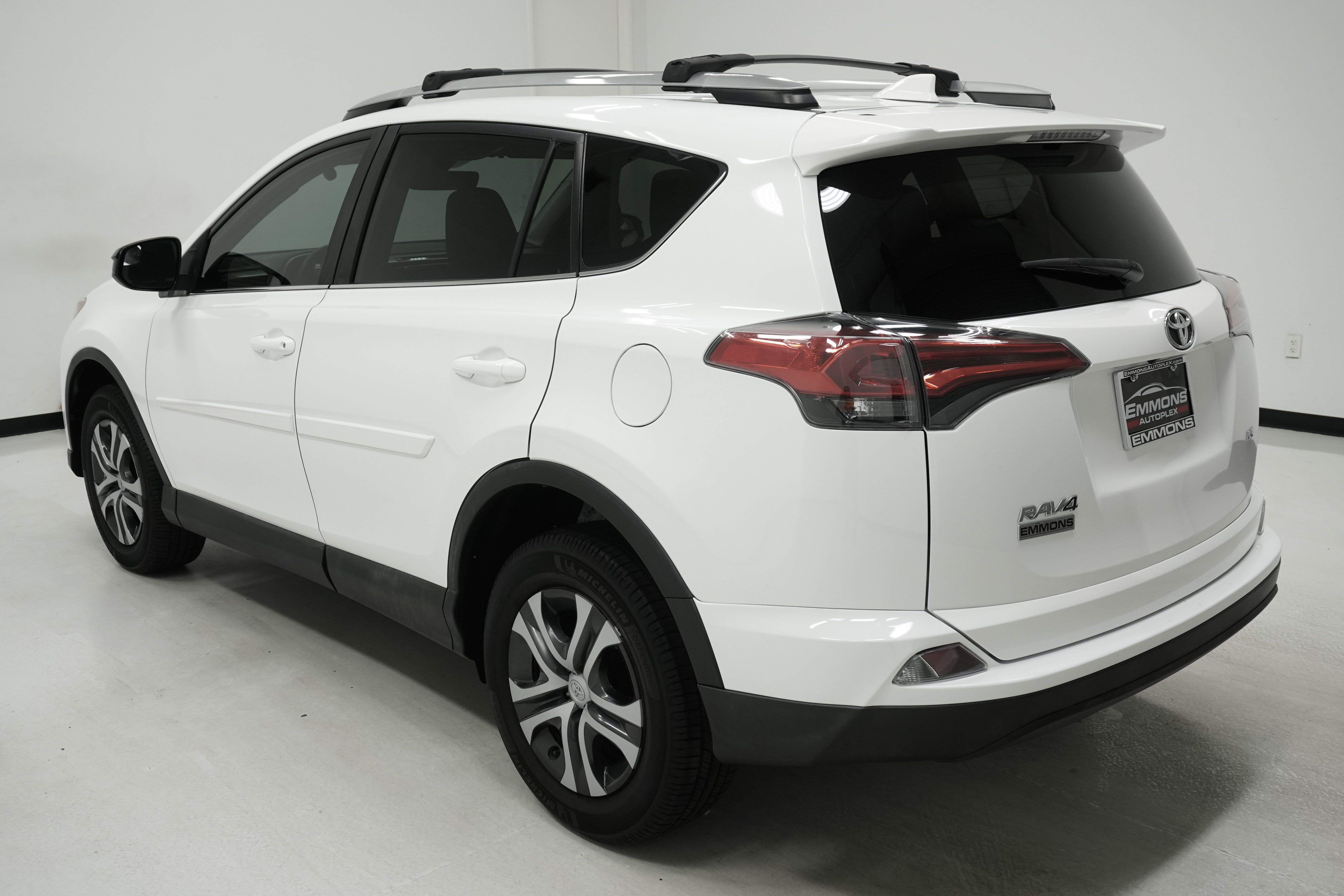 Used 2017 Toyota RAV4 LE FWD image 6