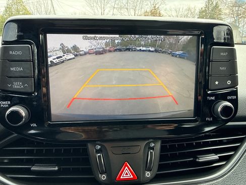 Used 2018 Hyundai Elantra GT Sport w/ Sport Tech Package 04 image 21