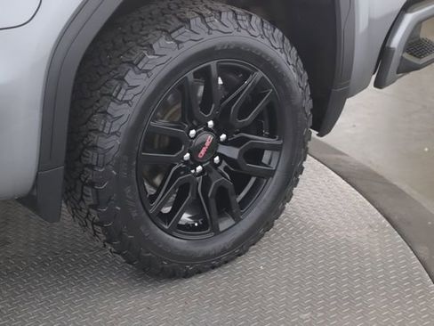 Used 2021 GMC Sierra 1500 Elevation w/ Preferred Package AWD/4WD image 14
