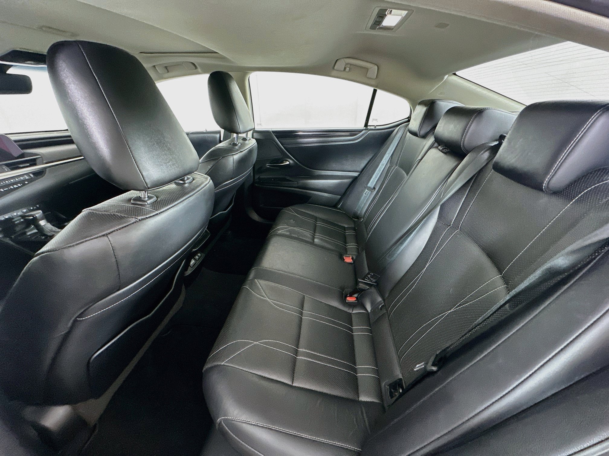 Used 2019 Lexus ES 300h w/ Accessory Package 2 FWD image 30