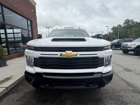 Used 2025 Chevrolet Silverado 2500 Custom w/ Custom Value Package AWD/4WD image 9