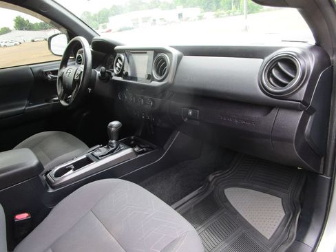 Used 2018 Toyota Tacoma TRD Off-Road AWD/4WD image 24