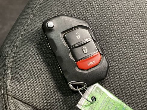 Used 2023 Jeep Wrangler Unlimited image 30