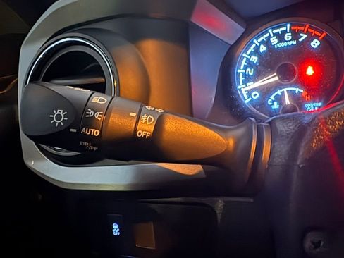 Used 2020 Toyota Tacoma SR5 image 34