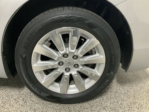 Used 2015 Toyota Sienna XLE image 12