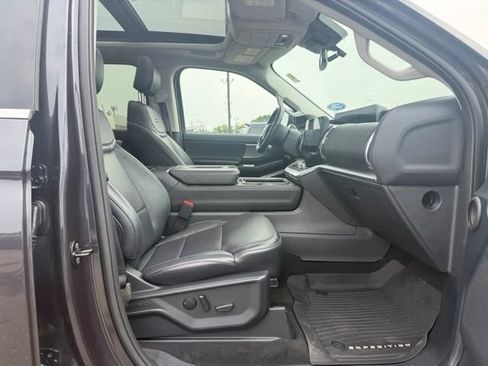 Certified 2025 Ford Expedition Max Platinum w/ Driver's Package AWD/4WD image 13