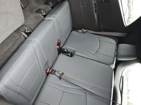 Used 2023 Buick Enclave Essence image 28