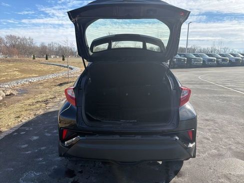 Used 2020 Toyota C-HR XLE image 9