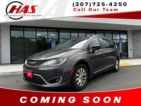 Used 2018 Chrysler Pacifica Touring-L Plus FWD image 1