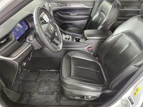 Used 2024 Jeep Grand Cherokee Limited image 14