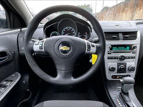 Used 2010 Chevrolet Malibu LT w/ Power Convenience Package image 5