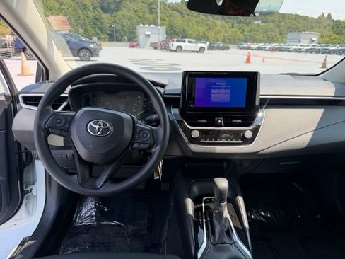 Used 2024 Toyota Corolla LE AWD/4WD image 12