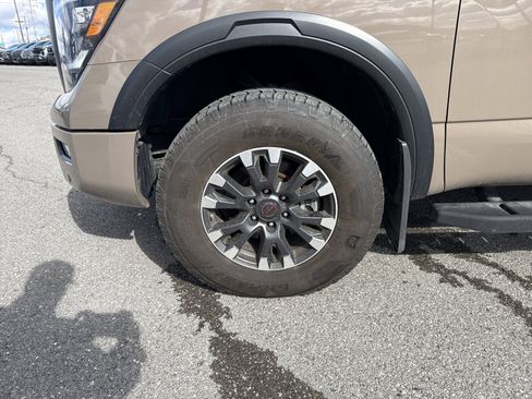 Used 2024 Nissan Titan PRO-4X w/ Pro-4x Convenience Package image 11