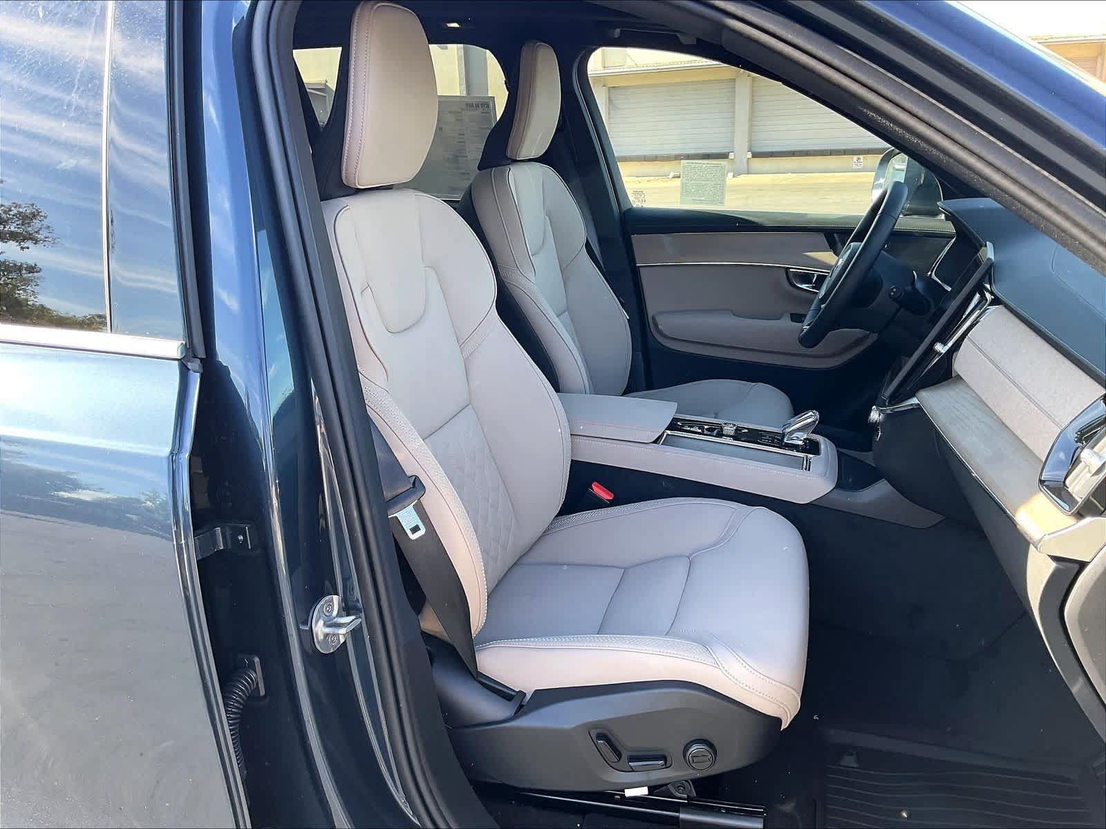 New 2027 Volvo XC90 B6 Plus AWD/4WD image 32