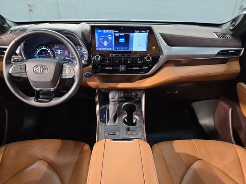 Used 2021 Toyota Highlander Platinum AWD/4WD image 10