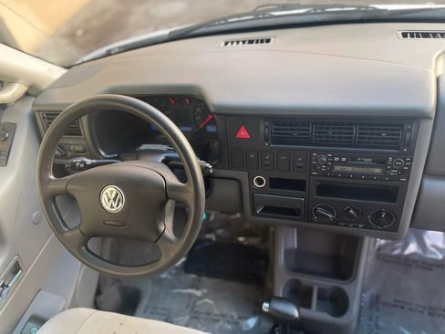 Used 2002 Volkswagen Eurovan MV image 10