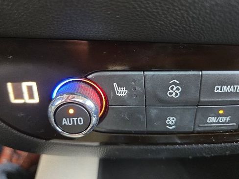 Used 2020 Buick Enclave Essence FWD image 7